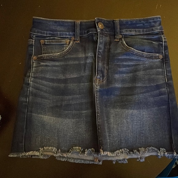 American Eagle Lot. One mini jean skirt and one pair of shorts. Like new. - Picture 1 of 2